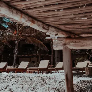 Hotel Niken Beachfront